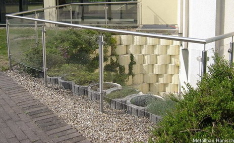 Geländer aus Edelstahl mit Glasfüllung